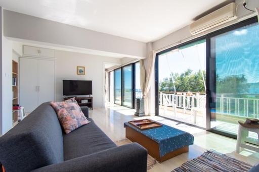 Lavish & Spacious Apt With Stunning Seaview, 10 Min Ath Airport أرتيميدا المظهر الخارجي الصورة