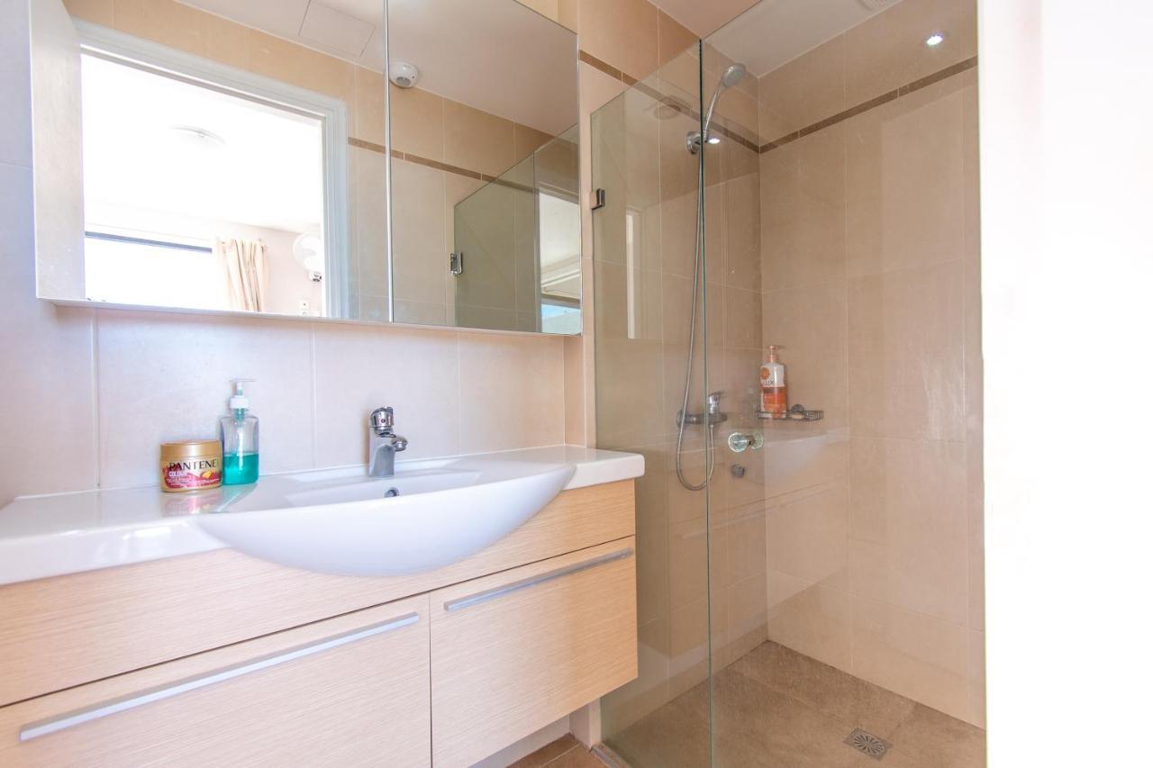 Lavish & Spacious Apt With Stunning Seaview, 10 Min Ath Airport أرتيميدا المظهر الخارجي الصورة
